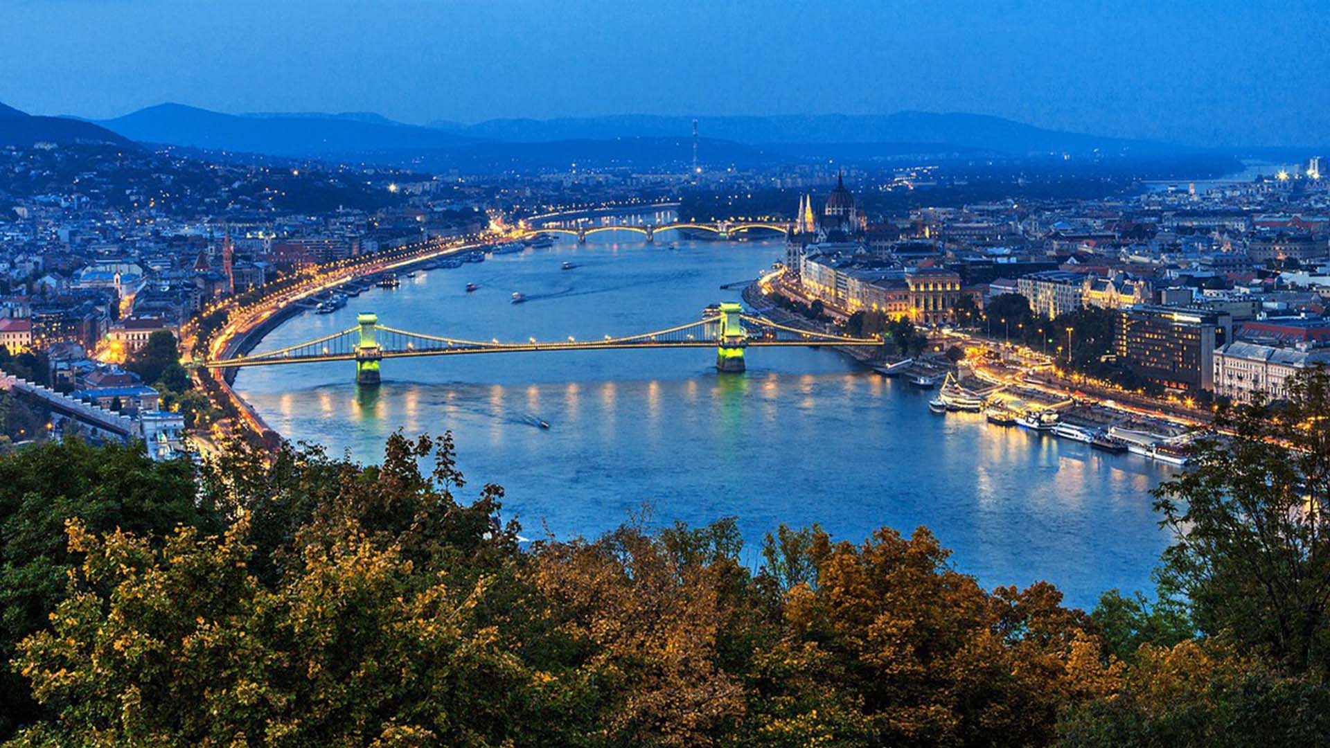 Széchenyi Chain Bridge, Budapest