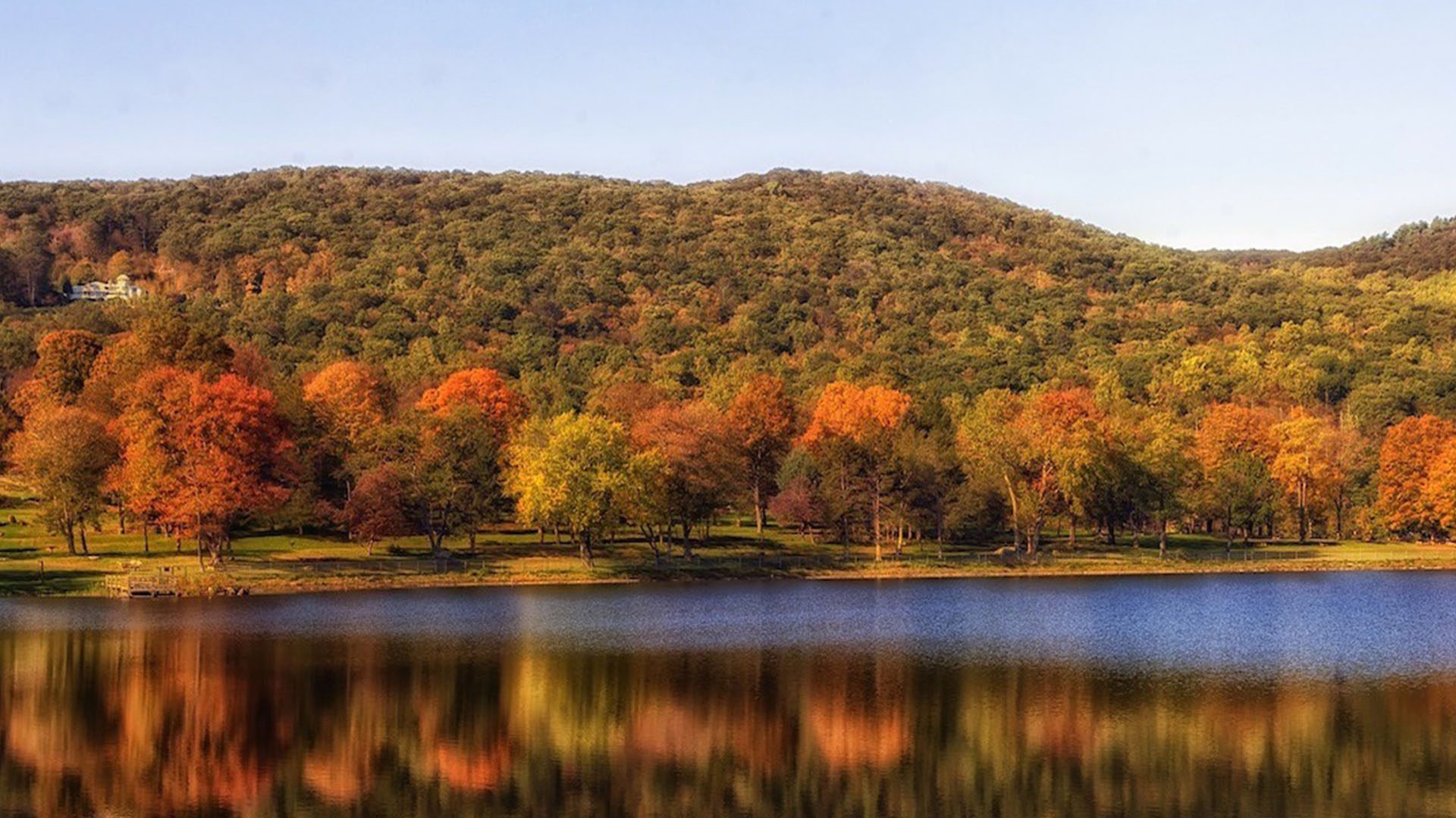 Eureka Springs, Arkansas Beaver Lake Cottages Fall Foliage