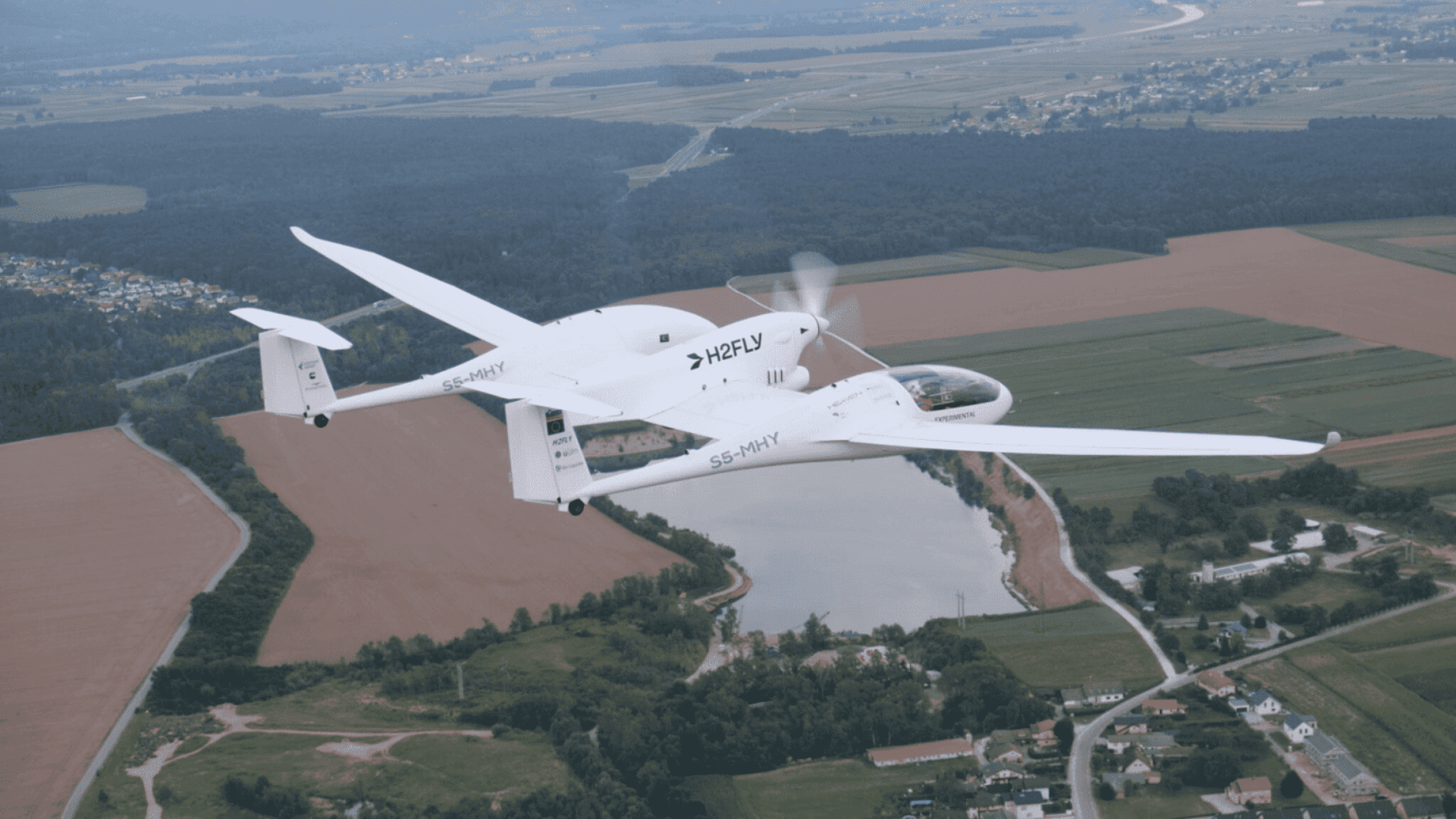 H2FLY’s liquid hydrogen-powered flight; Photo Credit: H2FLY